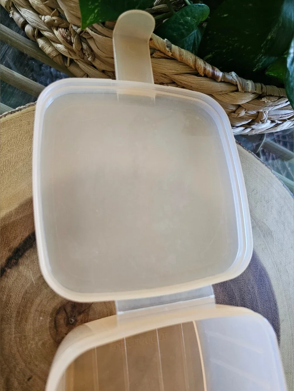 Tupperware listing vintage